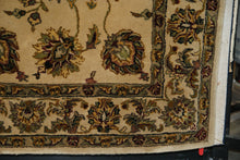 Load image into Gallery viewer, 5 x 8 Tufted Rug