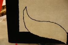 Load image into Gallery viewer, 5 x 8 Tufted Rug