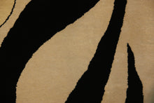 Load image into Gallery viewer, 5 x 8 Tufted Rug