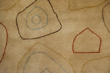 Load image into Gallery viewer, 5 x 8 Tufted Rug