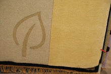Load image into Gallery viewer, 5 x 8 Tufted Rug
