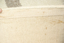 Load image into Gallery viewer, 5 x 8 Tufted Rug