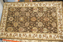 Load image into Gallery viewer, 5 x 8 Tufted Rug