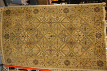 Load image into Gallery viewer, 5 x 8 Tufted Rug