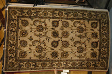 Load image into Gallery viewer, 5 x 8 Tufted Rug
