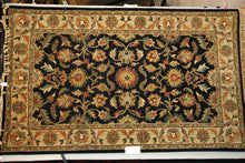 Load image into Gallery viewer, 5 x 8 Tufted Rug
