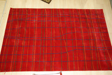 Load image into Gallery viewer, 5 x 8 Tufted Rug