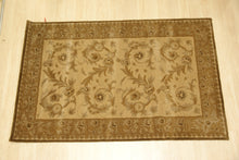 Load image into Gallery viewer, 3.5 x 5.5 Tufted Rug