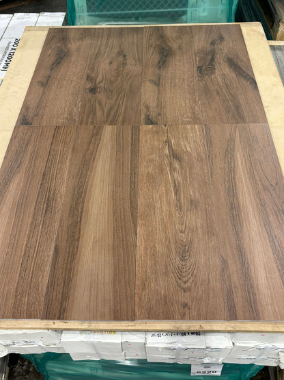 VIK - Legacy Oak 8"x24"
